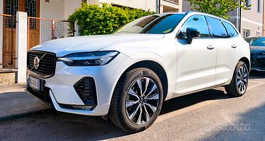 VOLVO XC60 MY23 B4 DIESEL AWD 197CV PLUS DARK A.C