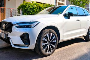 VOLVO XC60 MY23 B4 DIESEL AWD 197CV PLUS DARK A.C