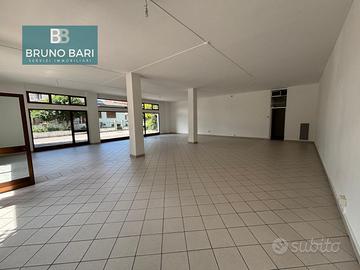 UFFICIO AL PIANO TERRA CHE SI PRESTA A VARI USI