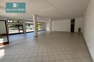 UFFICIO AL PIANO TERRA CHE SI PRESTA A VARI USI