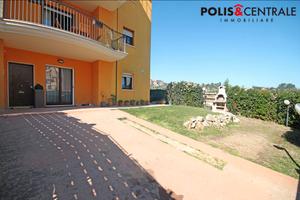 Appartamento piano terra con giardino privato