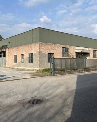 Immobile di 1300 m² con più di 5 locali a Cantù