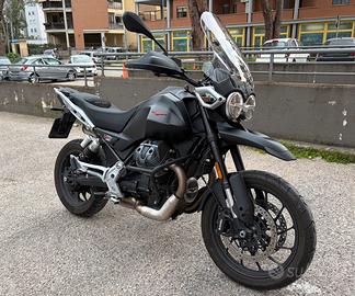 Moto Guzzi V85 Strada perfetta 2025 + accessori