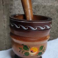 Mortaio e pestello in legno decorato