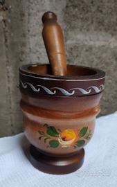 Mortaio e pestello in legno decorato