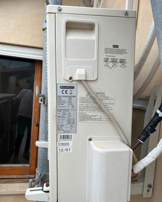 Nr. 1 Condizionatore d’aria 9000 btu pari al nuovo