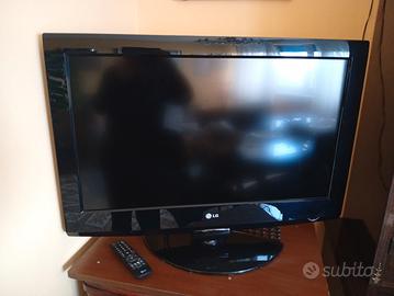 Sala da pranzo + televisore 