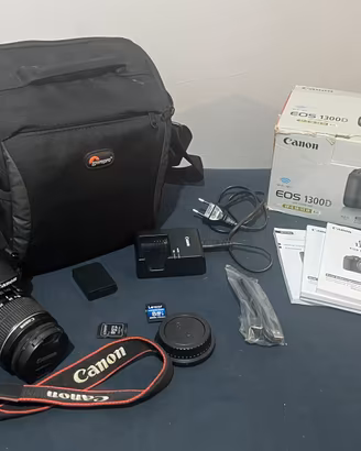 Canon EOS 1300D con accessori