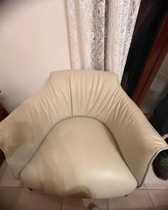 Poltrone design in ecopelle panna
