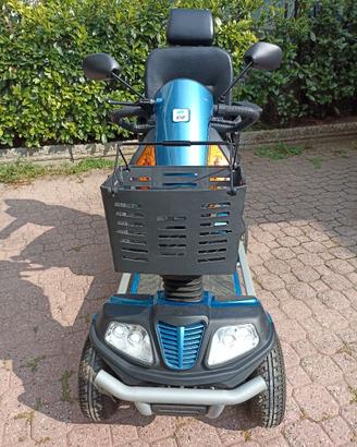 scooter elettrico a quattro ruote per anziani