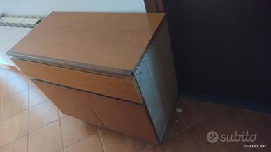 Mobile basso da camera