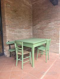 Tavolo con sedie