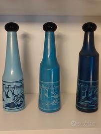 Tris bottiglie con disegni di Salvador Dalì 