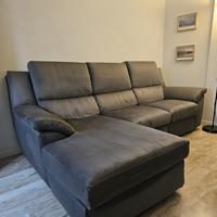 Divano in tessuto microfibra