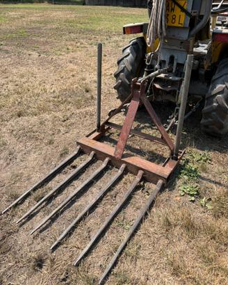 Forcone agricolo per trattore