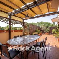 ATTICO, IN STATO, CON BALCONE E TERRAZZO!