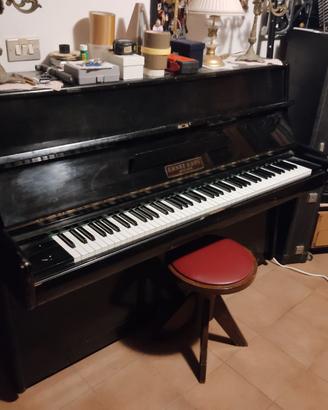 pianoforte KAPS e Pianoforte YAMAHA U 3