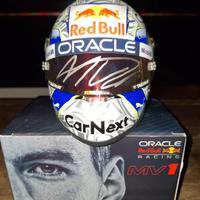 Casco 1/2 Max Verstappen autografato a mano.