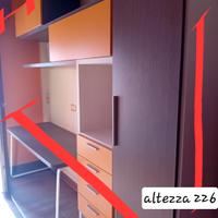 cameretta a soppalco con 3 letti ,libreria, 