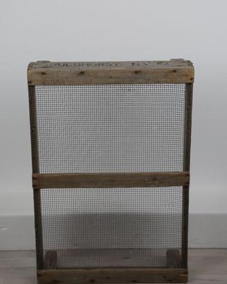 Cassettiera in legno retinata