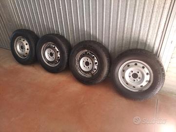 Cerchioni con gomme 205/75R16C Michelin 4 stagioni