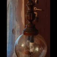 Lampadario vintage in vetro e legno