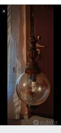 Lampadario vintage in vetro e legno