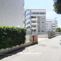 Box auto via della croce rossa