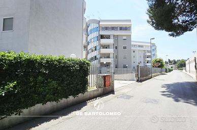 Box auto via della croce rossa