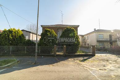 CASA SINGOLA CON CAPANNONE