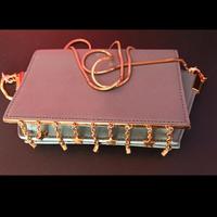 tracolla davvero carina Charles e keith 