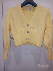 Cardigan corto giallo pastello con bottoni gioiell