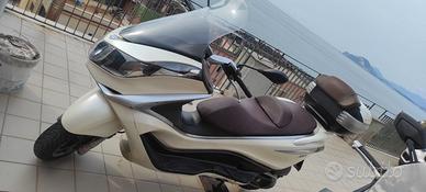 Maxi scooter Piaggio X10