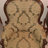 poltrona in legno e stoffa