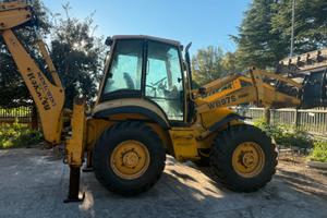 Terna Komatsu WB 97S 4 Ruote Motrici Sterzanti