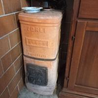 Stufa a legna in ghisa e ceramica