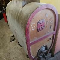 Botte in cemento per vino
