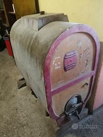 Botte in cemento per vino