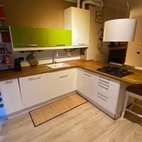 Cucina angolare piano legno grezzo elettrodomestic