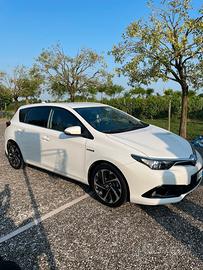 Toyota Auris II 2015 1.8h Lounge cvt