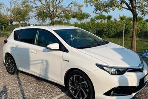 Toyota Auris II 2015 1.8h Lounge cvt