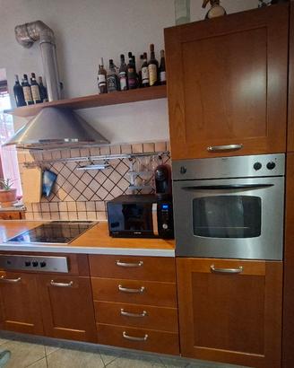 cucina color ciliegio ante in legno