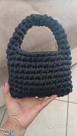 piantine realizzate a uncinetto 