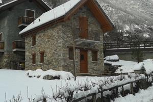 Tipica baita ai piedi del Monte Rosa