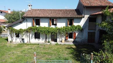 Rustico / Casale di 240 m² con più di 5 locali a P
