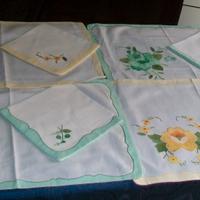 Set tavola ricamati a mano + portatovaglioli