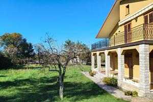 Villa di 380 m² con più di 5 locali e box auto dop