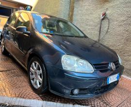 Volksagen golf 1.6 benzina pronta consegna