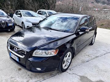 Volvo V50 D2 R-design