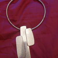 collana girocollo rigida